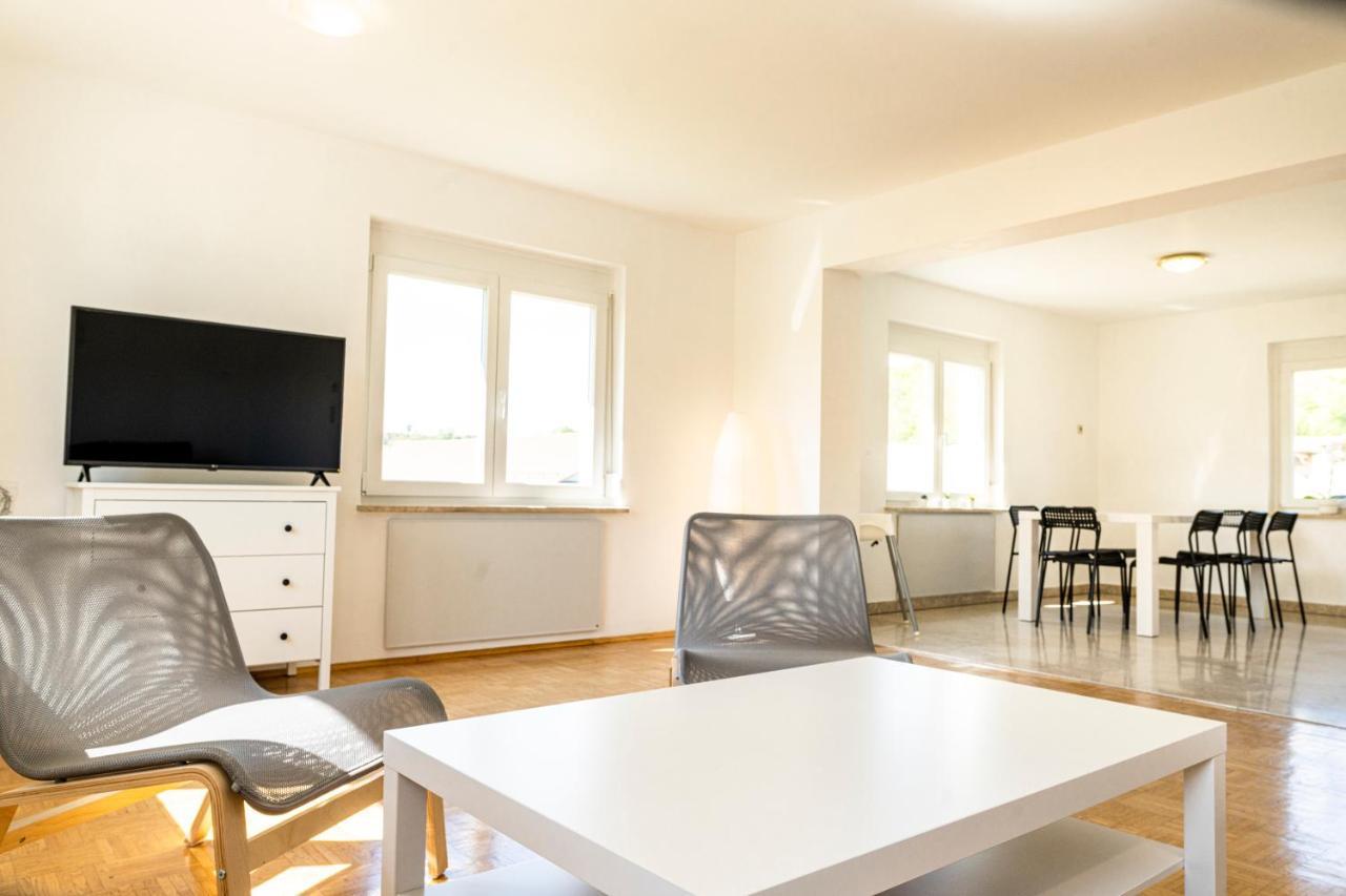 Budget Apartments In Thermennahe Бад-Тацмансдорф Экстерьер фото